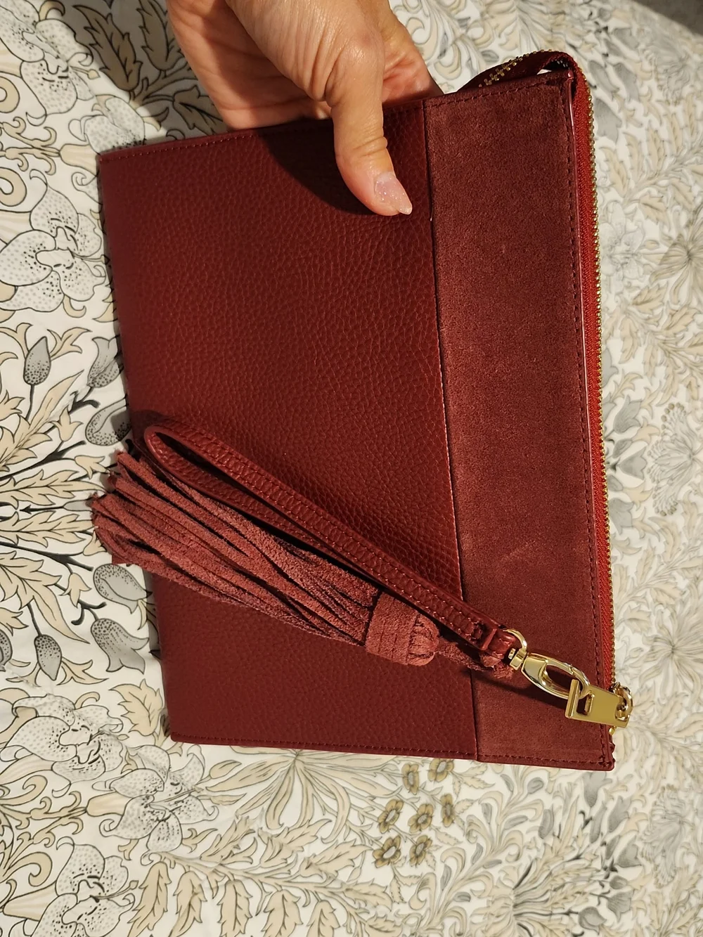White House Black Market Women’s Burgundy Zip Clutch with Tassel - Picture 2 of 7